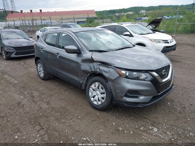 Salvage Nissan Rogue Image