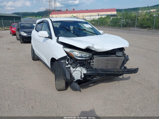 Salvage Hyundai TUCSON Image