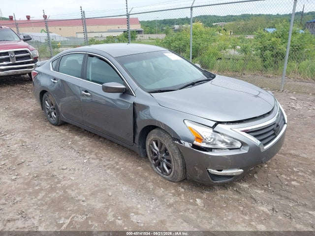 Salvage Nissan Altima Image