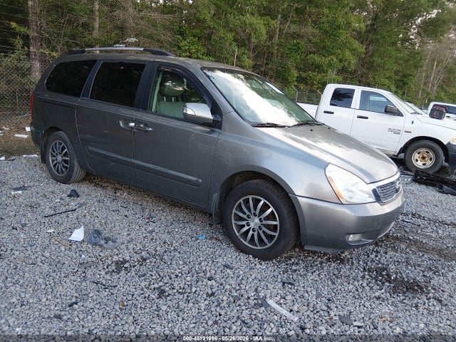 Salvage Kia Sedona Image