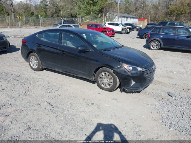 Salvage Hyundai ELANTRA Image