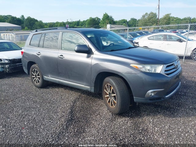 Salvage Toyota Highlander Image