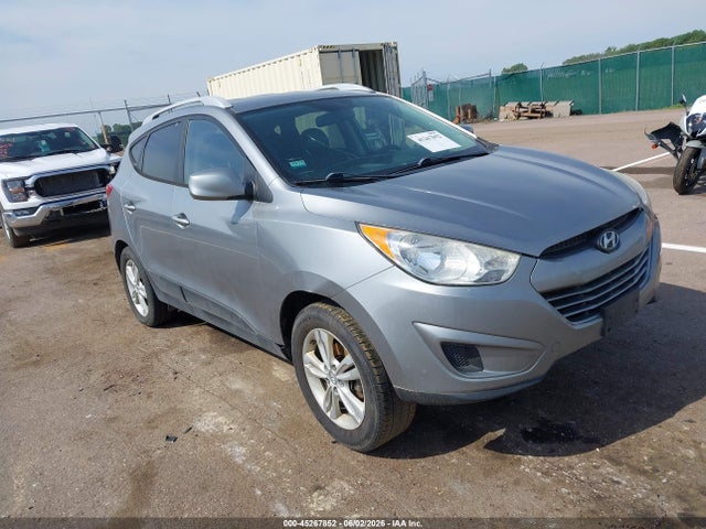 Salvage Hyundai TUCSON Image