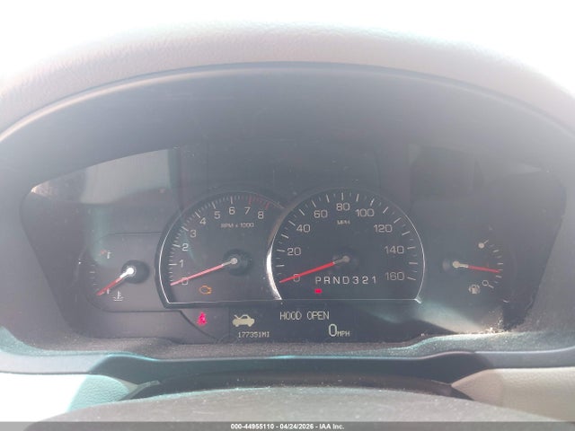 Cadillac DTS Standard