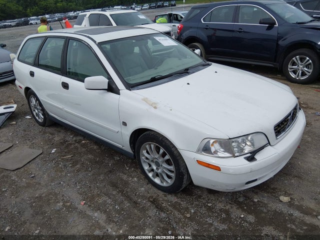 Salvage Volvo V40 Image