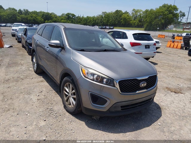 Salvage Kia Sorento Image