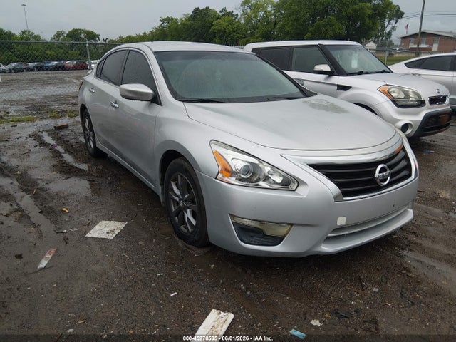 Salvage Nissan Altima Image