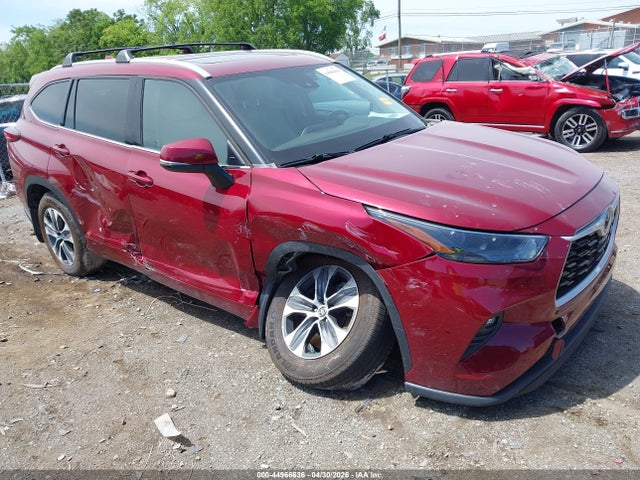 Salvage Toyota Highlander Image