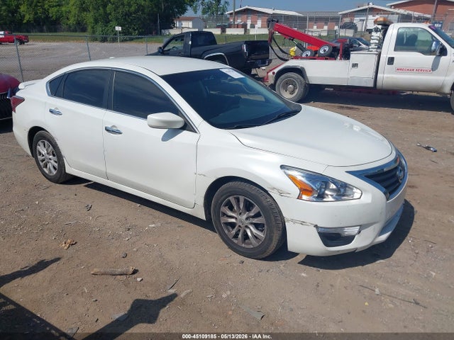 Salvage Nissan Altima Image