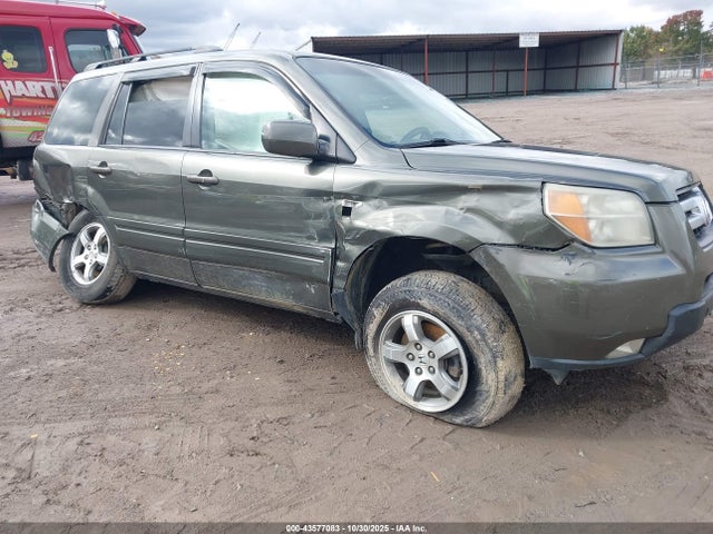 Salvage Honda Pilot Image