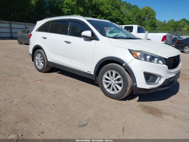 Salvage Kia Sorento Image