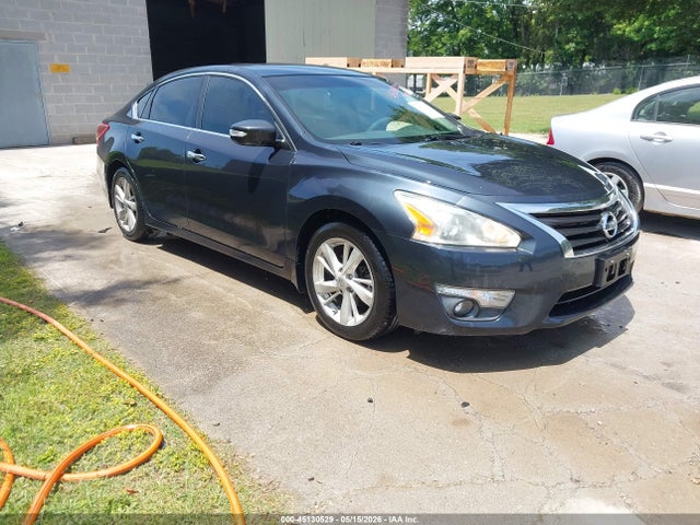 Salvage Nissan Altima Image