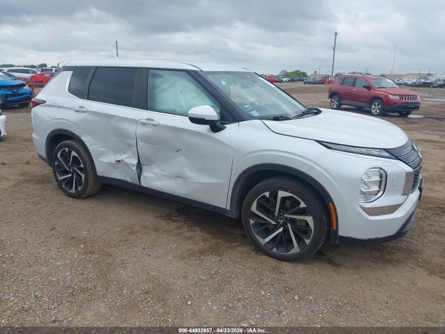 Salvage Mitsubishi Outlander Image