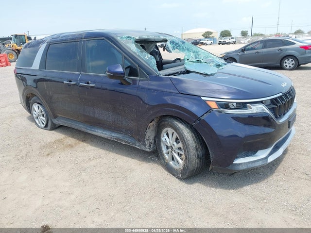 Salvage Kia Carnival Image