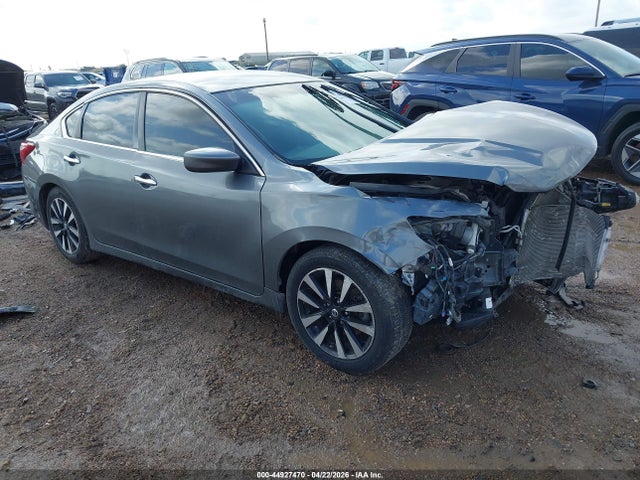 Salvage Nissan Altima Image