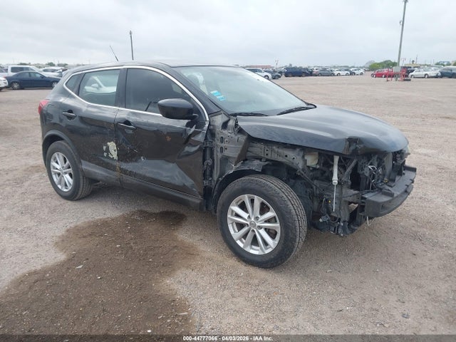 Salvage Nissan Rogue Image