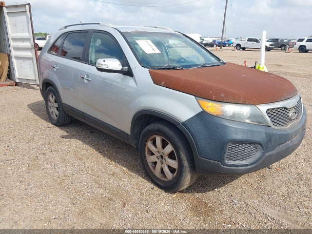 Salvage Kia Sorento Image