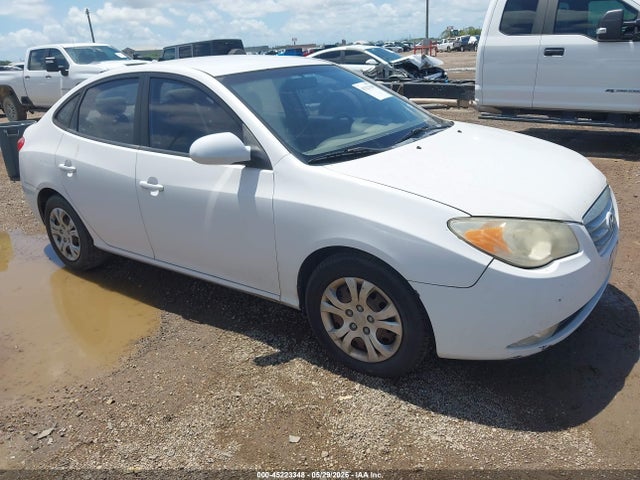 Salvage Hyundai ELANTRA Image