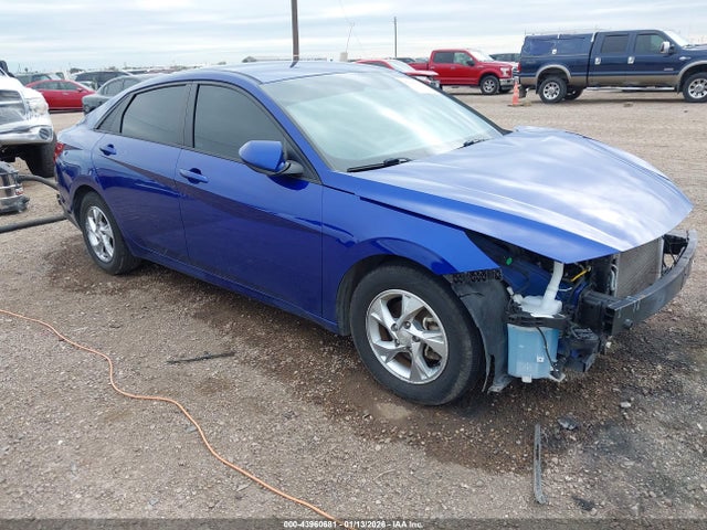 Salvage Hyundai ELANTRA Image