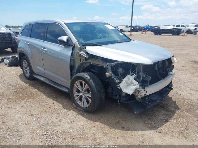 Salvage Toyota Highlander Image