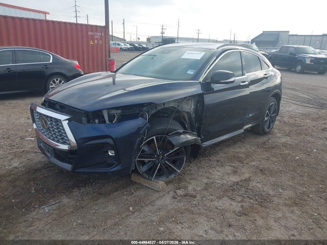 INFINITI Qx Essential Awd