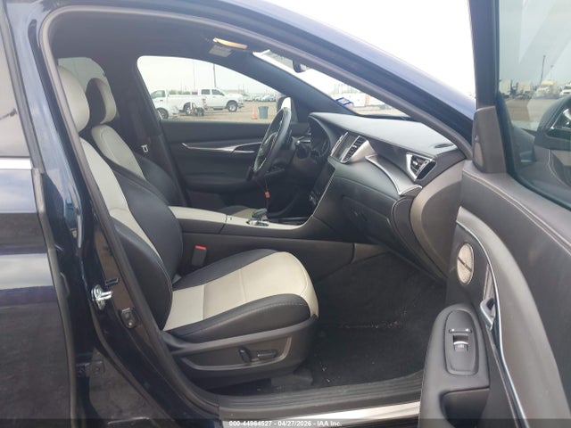 INFINITI Qx Essential Awd