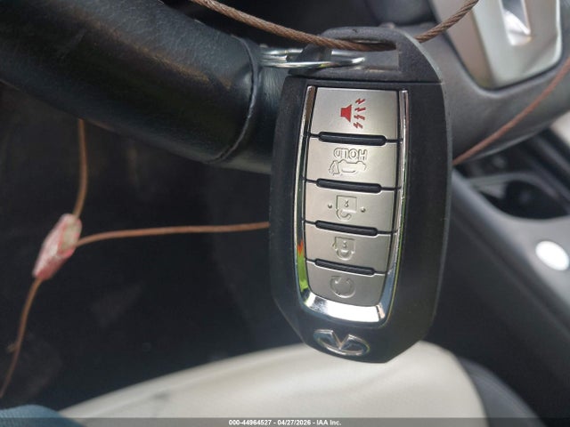 INFINITI Qx Essential Awd