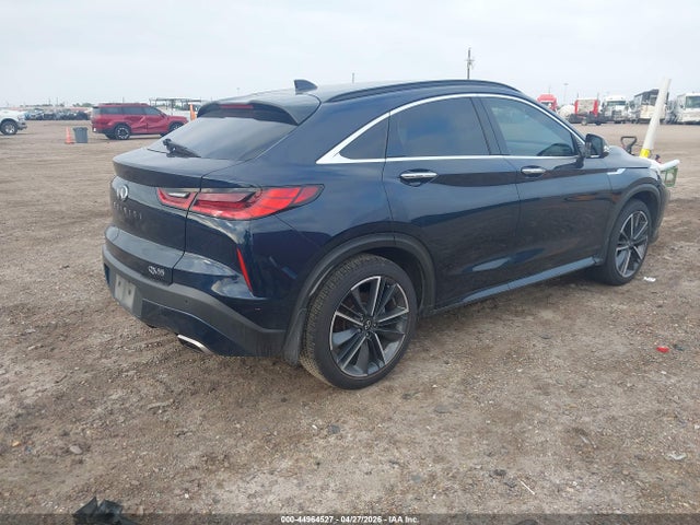 INFINITI Qx Essential Awd