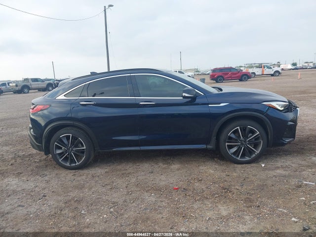 INFINITI Qx Essential Awd