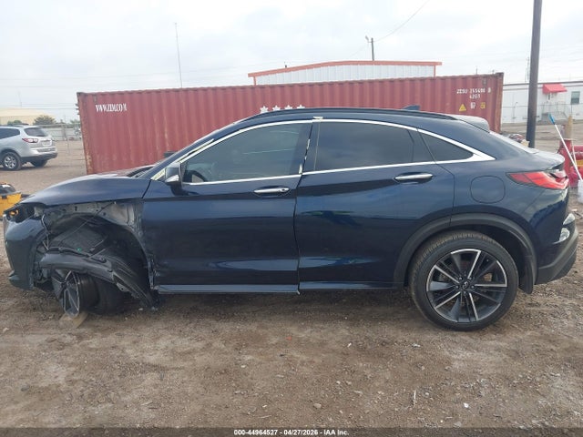 INFINITI Qx Essential Awd