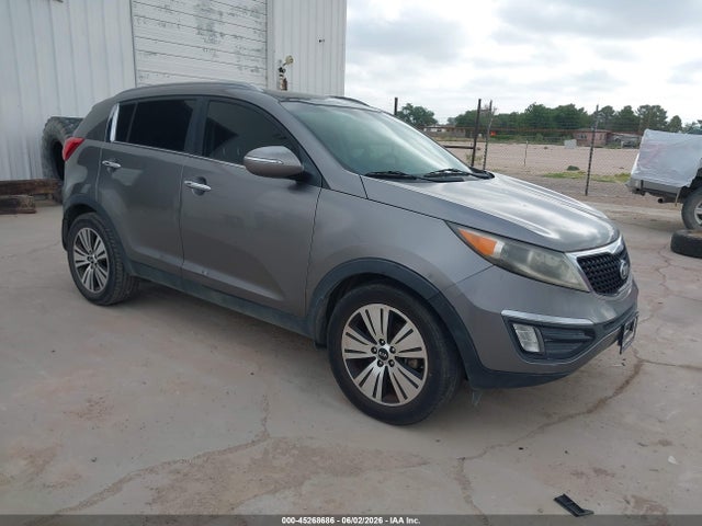 Salvage Kia Sportage Image
