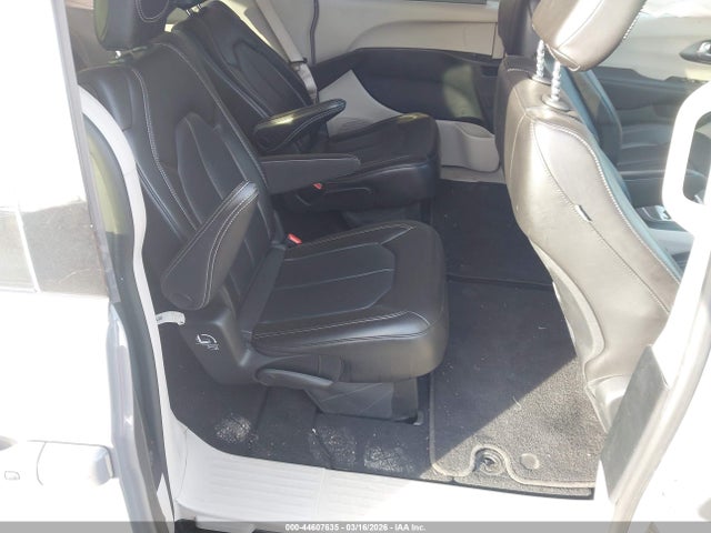 Chrysler Pacifica Touring L