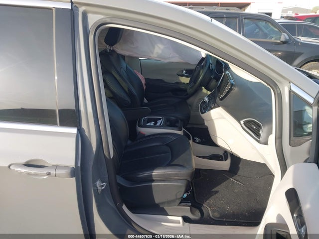 Chrysler Pacifica Touring L