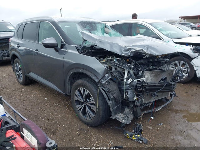 Salvage Nissan Rogue Image