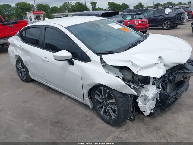 Salvage Nissan Versa Image