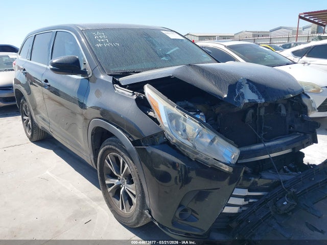 Salvage Toyota Highlander Image