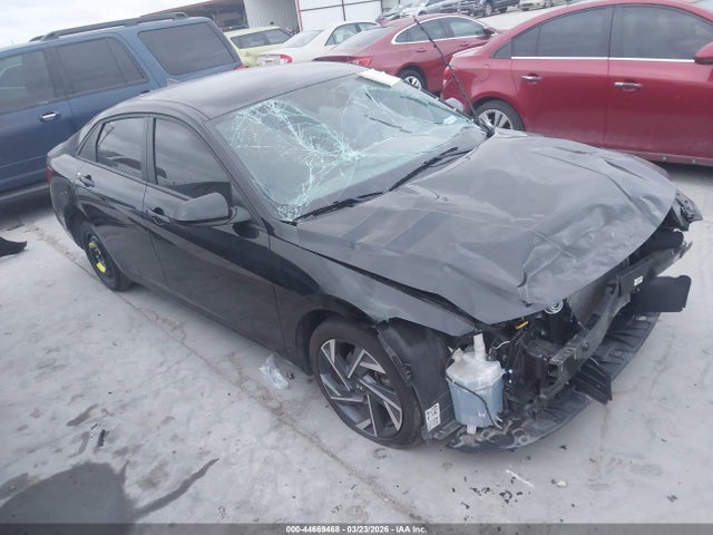Salvage Hyundai ELANTRA Image