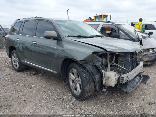 Salvage Toyota Highlander Image