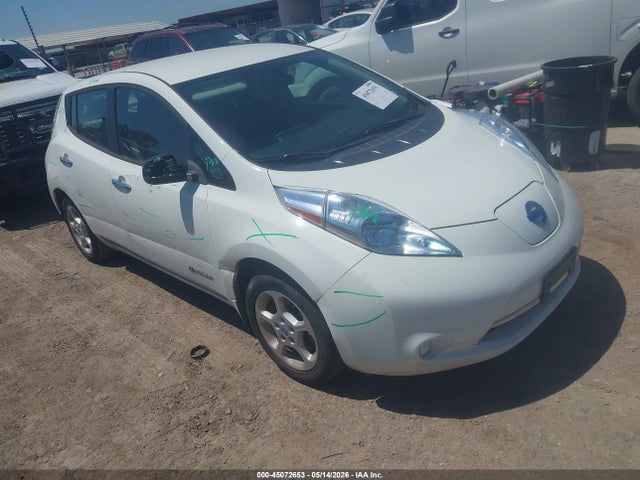 Salvage Nissan LEAF Image
