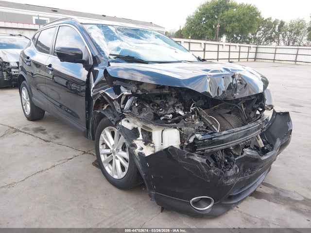 Salvage Nissan Rogue Image