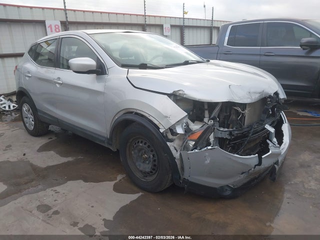 Salvage Nissan Rogue Image