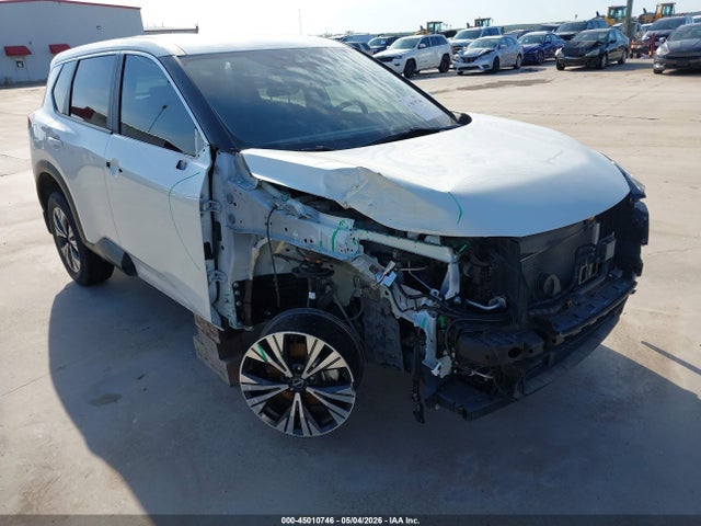 Salvage Nissan Rogue Image