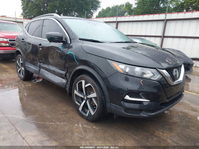 Salvage Nissan Rogue Image