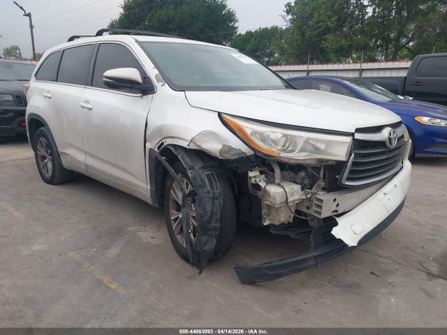 Salvage Toyota Highlander Image