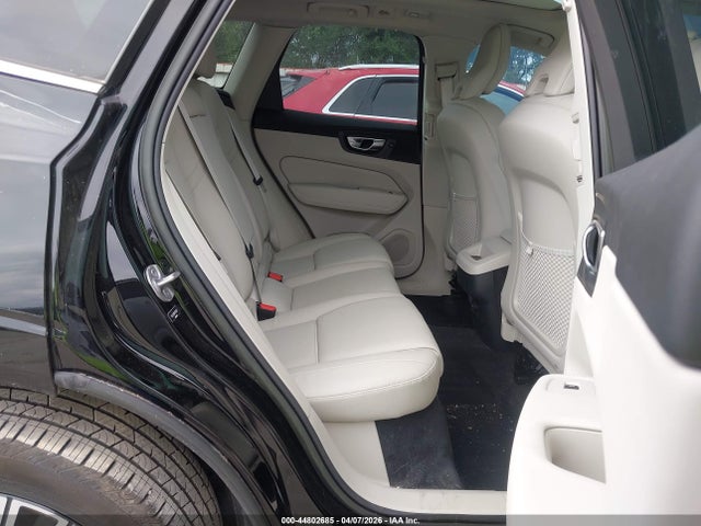 Volvo XC60 B5 Plus Bright Theme