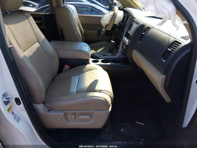 Toyota Sequoia Platinum 5.7l V8