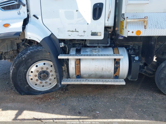 Freightliner 108sd