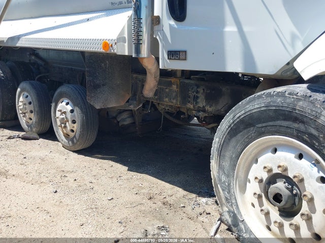 Freightliner 108sd