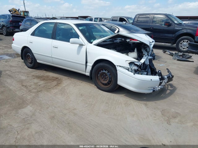 Salvage Toyota Camry Image
