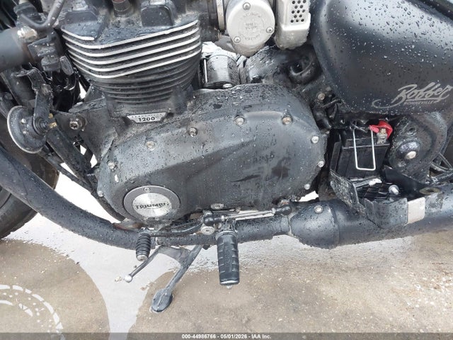 Triumph Bonneville Bobber Black